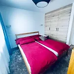 Chaleureux, Recemment Renove, Offrant Vue Imprenable Sur Les Montagnes *
