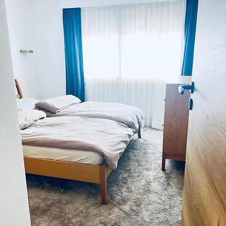 Chaleureux, Recemment Renove, Offrant Vue Imprenable Sur Les Montagnes Apartment *