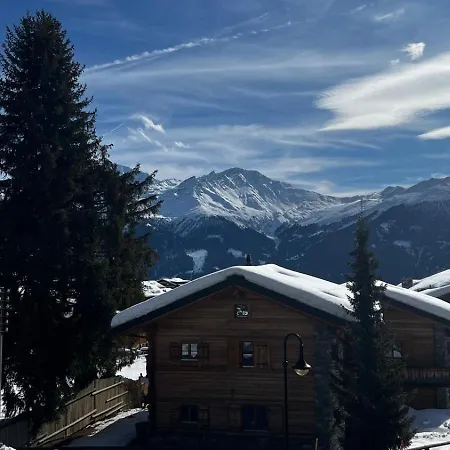 Chaleureux, Recemment Renove, Offrant Vue Imprenable Sur Les Montagnes Apartment